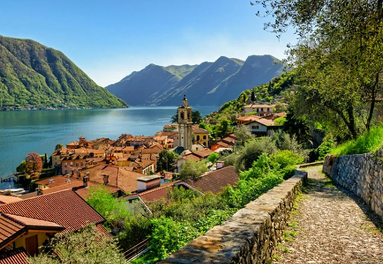 Della Fontana Penthouse Apartment Varenna Italy